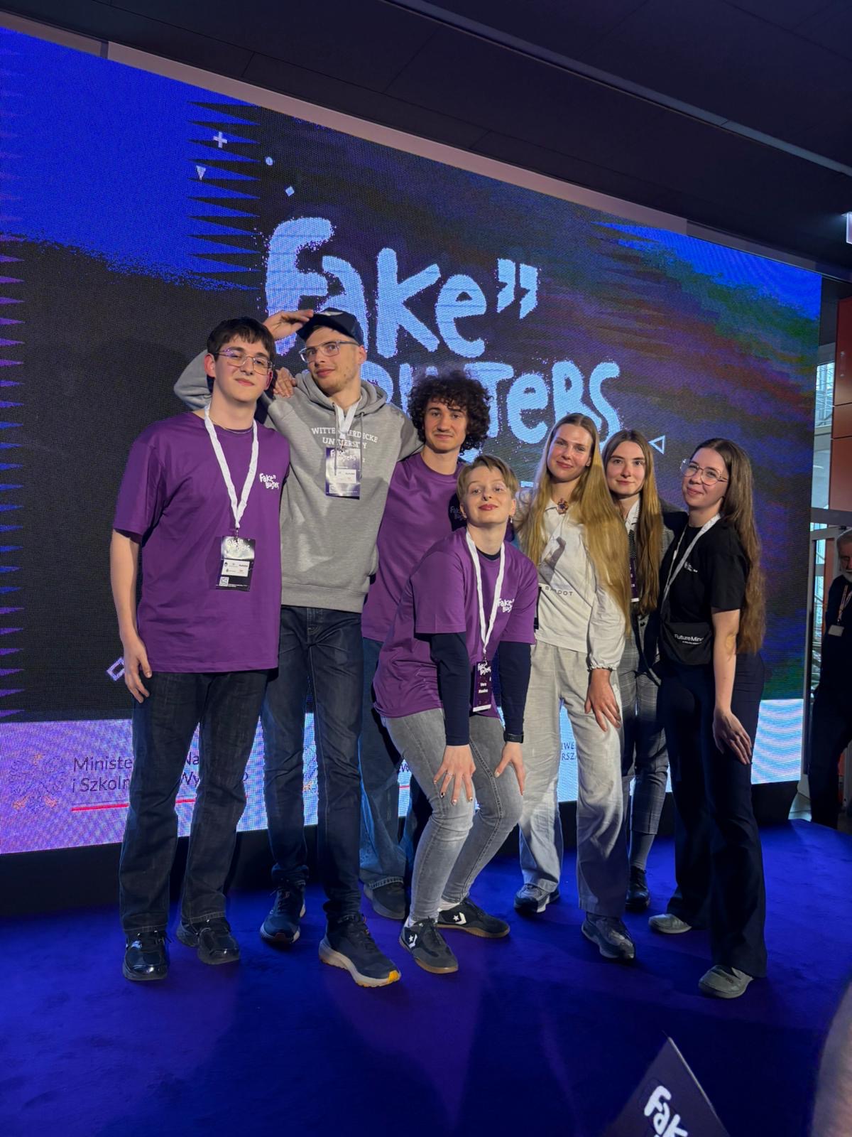 Udział studentów WZ UW w konkursie „Fake Busters”