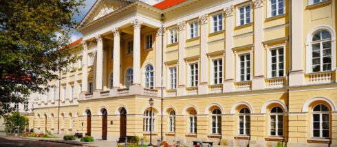 Staże, praktyki i praca w służbie cywilnej. Możliwości dla studentów
